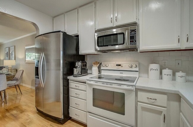 Photo - 1303 Victoria Ter