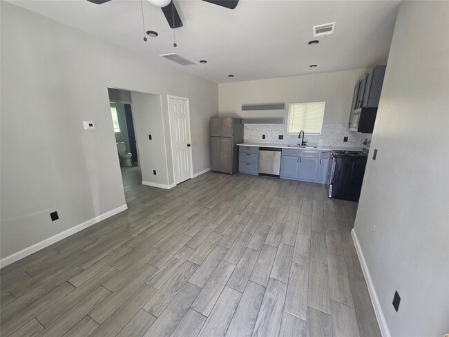 Photo - 3221 Ennis St