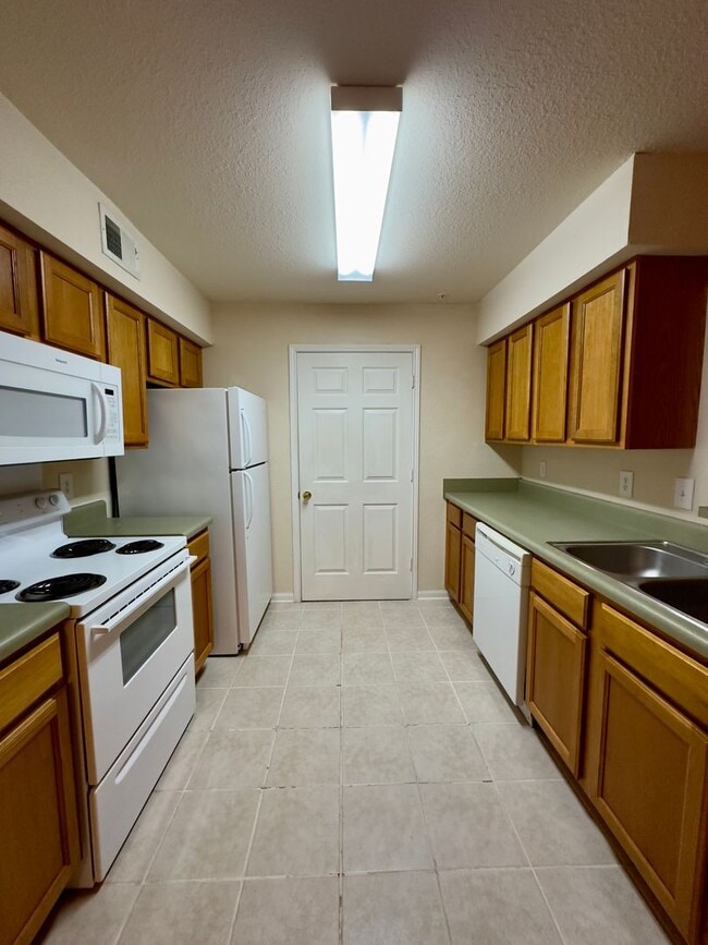 Photo - Spacious 1B/1B Unfurnished Condo near Beach in the Heart of Destin! Unit 348