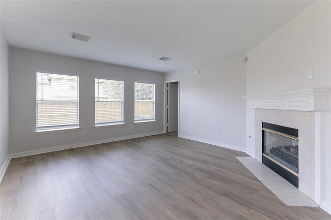 Photo - 16711 Hollow Ridge Dr