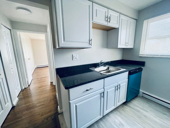 Kitchen - 4191 Hoffman Ave Unit 4