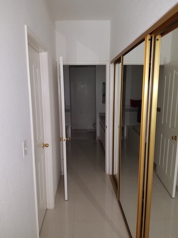 Master Bathroom - 10650 Kinnard Ave Unit 109