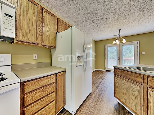Photo - 1423 Newbury Ln