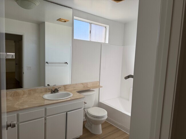 Photo - 901 S Sherbourne Dr