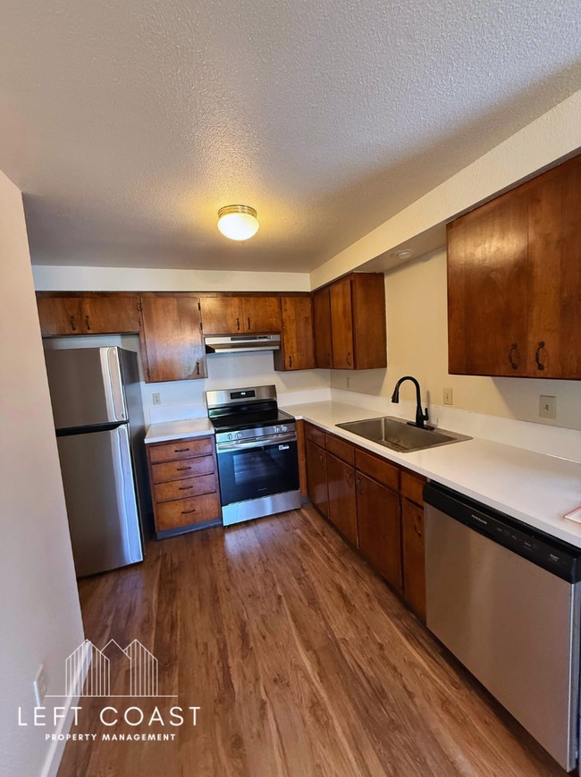 Photo - 310 S Point St