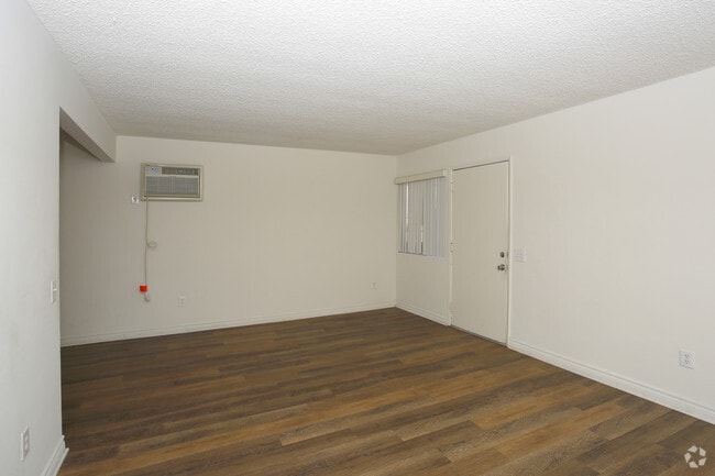 2 BR, 1 BA