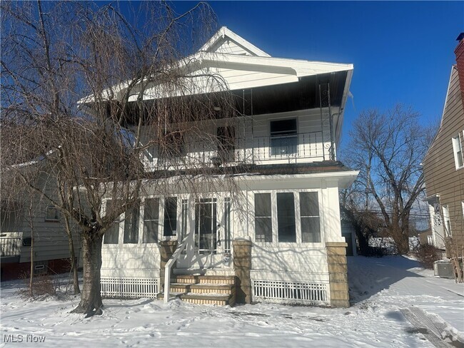 Building Photo - 9715 Plymouth Ave Unit Up Rental