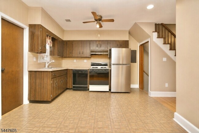 Photo - 425 Davis Ave
