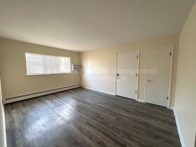 Photo - 143 Exchange St SE Unidad D