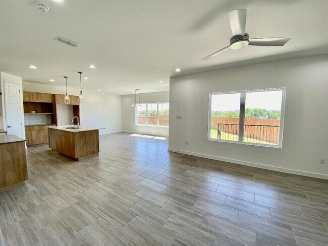 313 Deer Path Lp