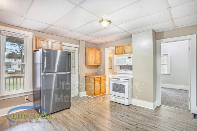 940 Mc Reynolds Ave NW