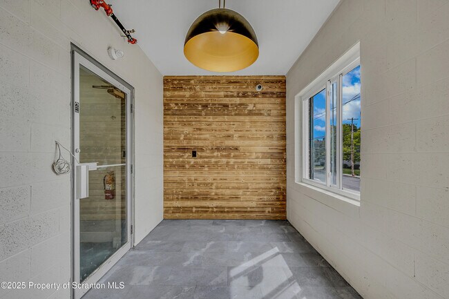 Photo - 215 Hickory St