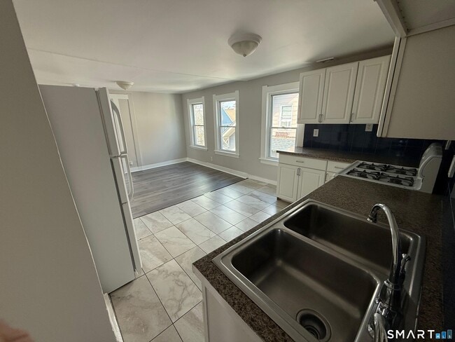 Photo - 182 Hewitt St