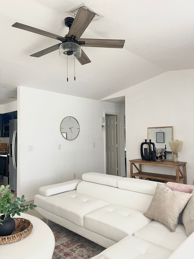 Photo - 1395 Hayworth Rd