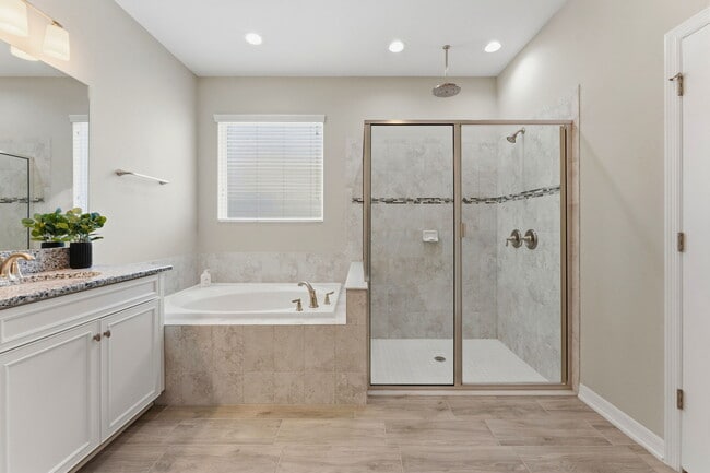 Photo - 12451 Nouveau Ave