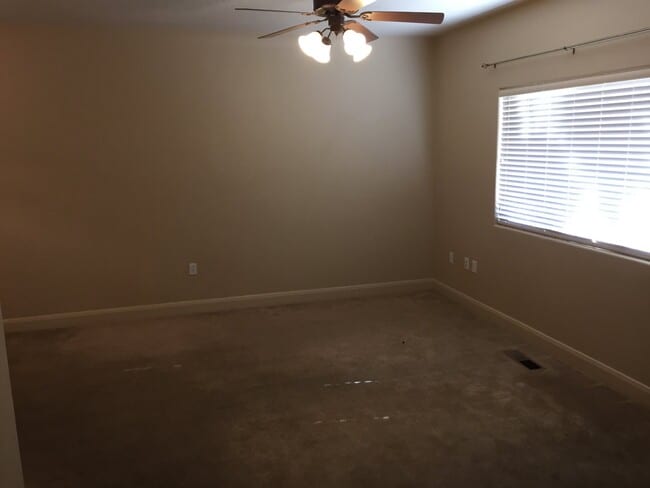 Photo - 700 N Main St Unidad H3