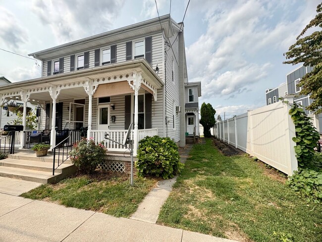 Building Photo - 3 Bedroom 1.5 Bathroom in Elizabethtown! Rental