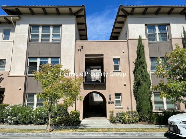 Photo - 1073 Foxglove Pl