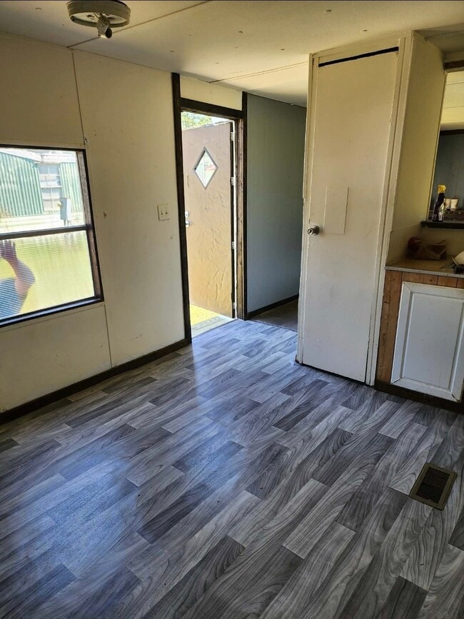 Photo - 1421 Gilbert Dr