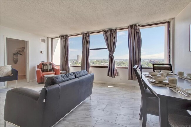 Photo - 410 W 7th St #1521 Unidad 1521