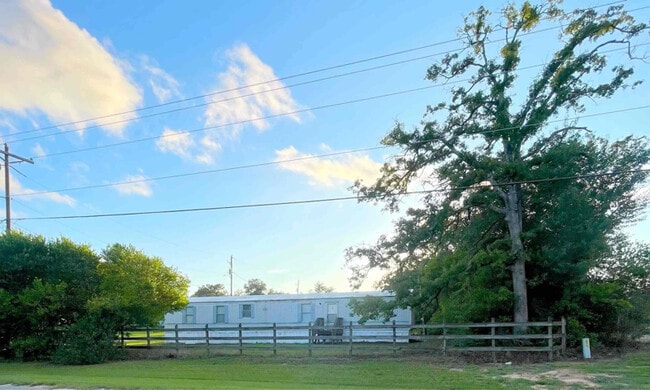 Building Photo - 302 SC-302