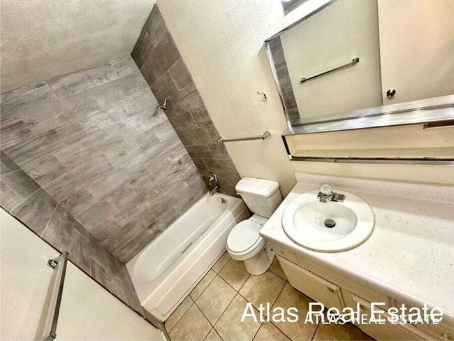 Building Photo - 3024 W Bijou St Unit A2 Rental