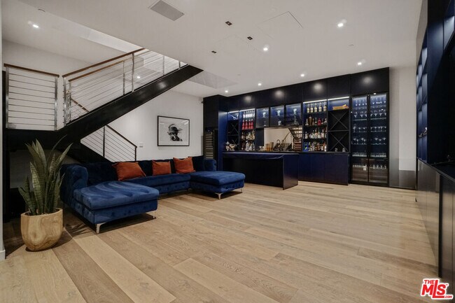 Photo - 9000 W 3rd St