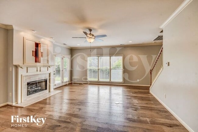 Photo - 3611 Courtyard Ln