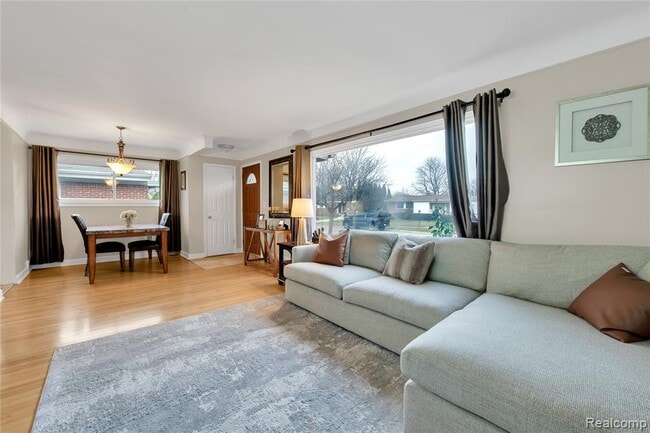 Photo - 10070 Buckingham Ave