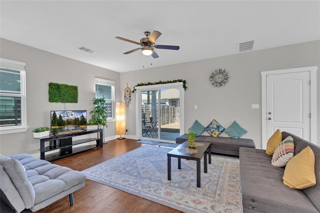 Photo - 724 Coconut Grove St