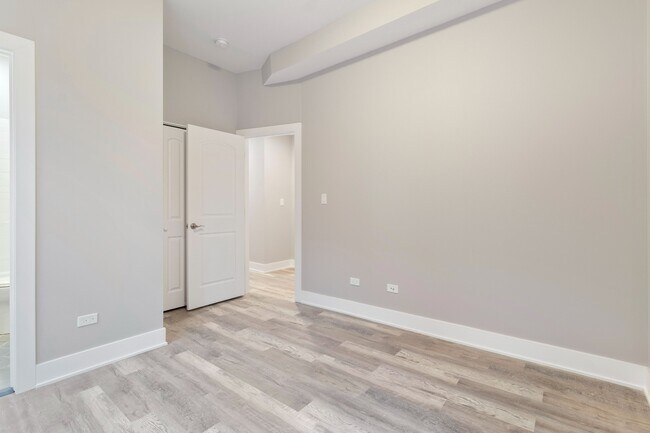 Photo - Beautiful, Rehabbed 2b/2b, Ukrainian Village, Avail 6/15! Unit 2051 Iowa 1A