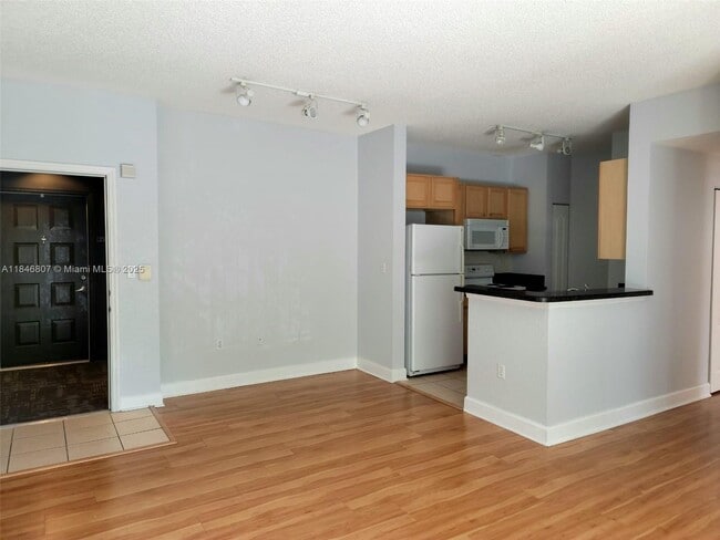 Building Photo - 6001 SW 70th St Unit 237 Rental