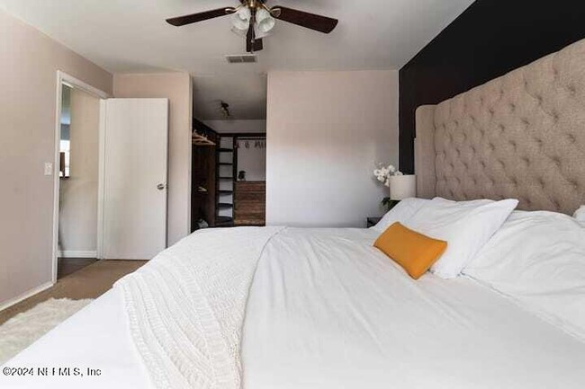 Photo - 260 Leatherleaf Dr