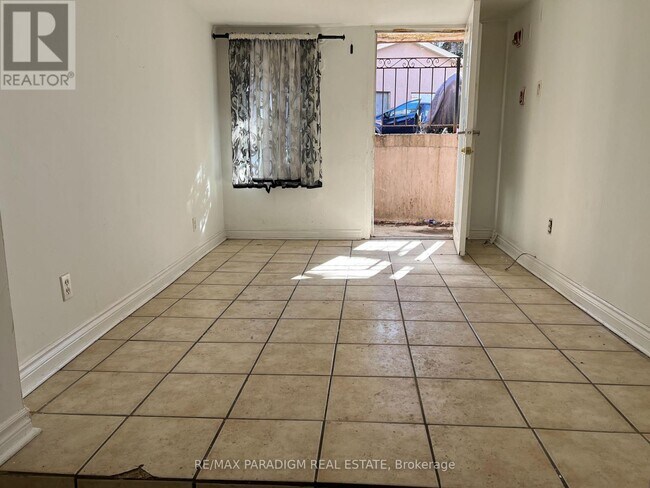 Photo - 869 Broadview Ave Unité 104