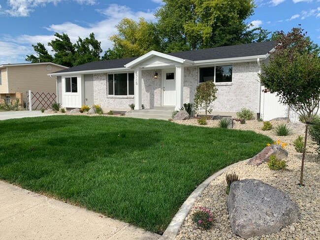 Building Photo - 6715 S Somerset Dr Unit 6715 Somerset Dr Rental
