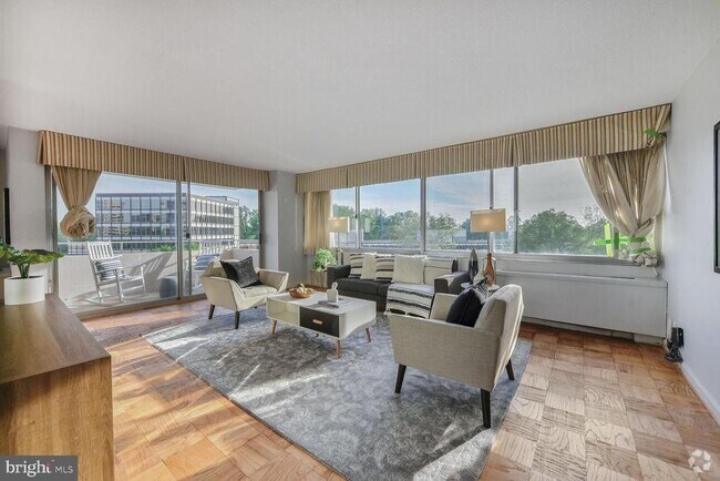 Building Photo - 4515 Willard Ave Unit 1004S Rental