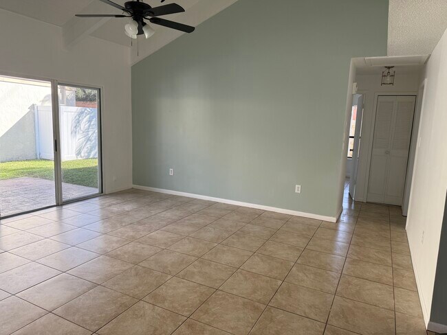 Photo - 467 Willow Tree Dr