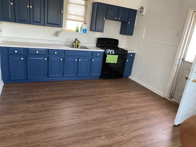 Kitchen - 4844 Bingham St Unit 2