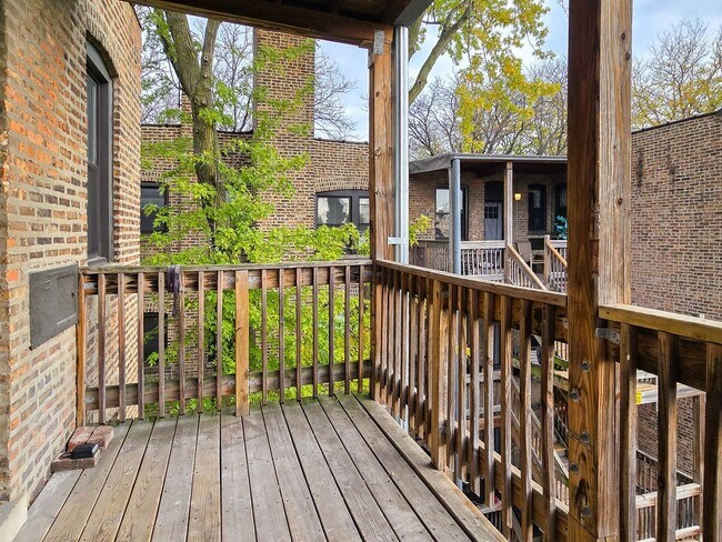 Photo - 4949 N Oakley Ave Unit 3