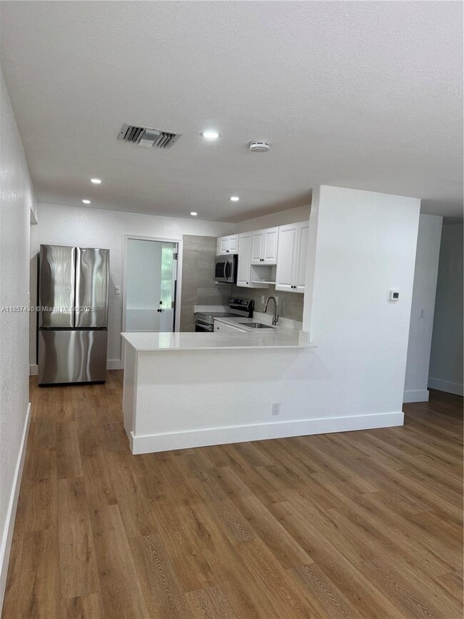 Photo - 1611 NE 32nd Pl