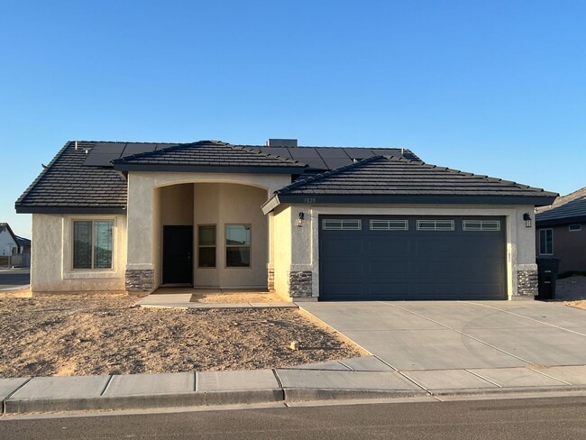 Building Photo - Large Corner Lot home with 3 full size bed...