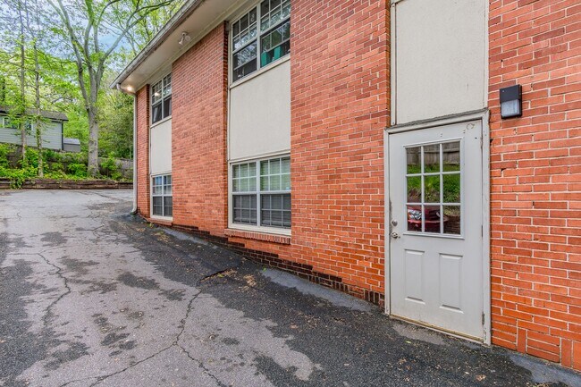 Charming Condo Near Little Five Points! - Charming Condo Near Little Five Points! Unit 11 - #11