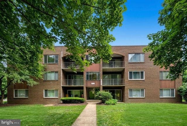 Building Photo - 422 Girard St Unit 132