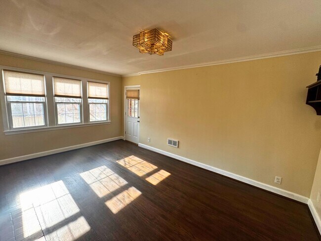 Photo - Beautiful and Spacious 4BD 2BA Single-Family Home in Arlington Heights