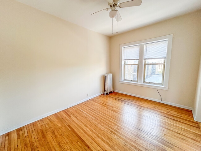 Photo - 1324 W Estes Ave Unit #G