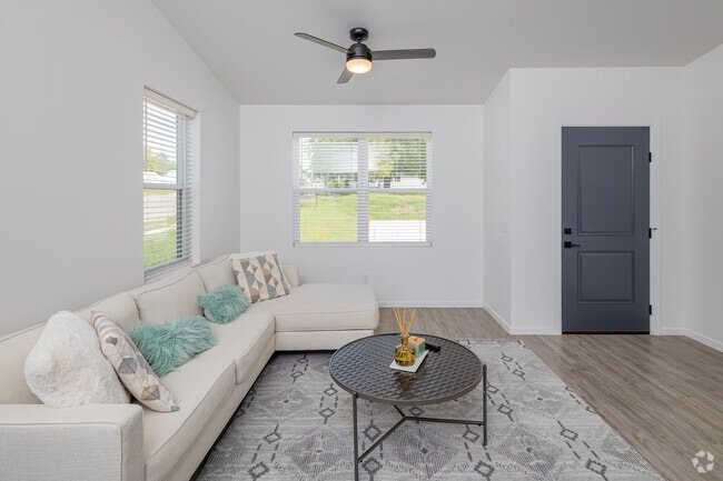 Common Area - Living Room