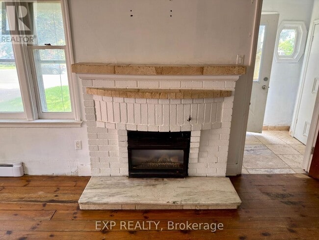 Photo - 1168 Oxford St E