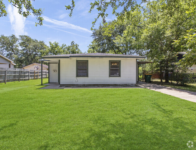 Building Photo - 1929 Magnolia Dr Rental