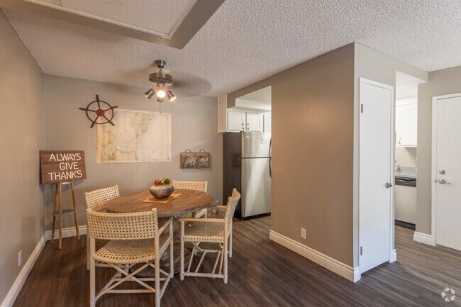 2 HAB, 2 BA - 954 ft²