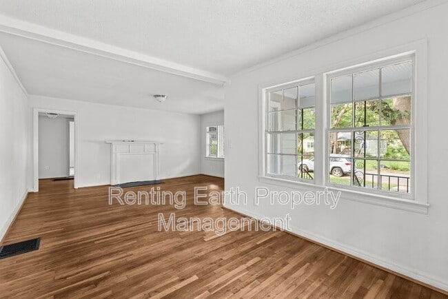 Photo - 832 Meadowbrook Dr